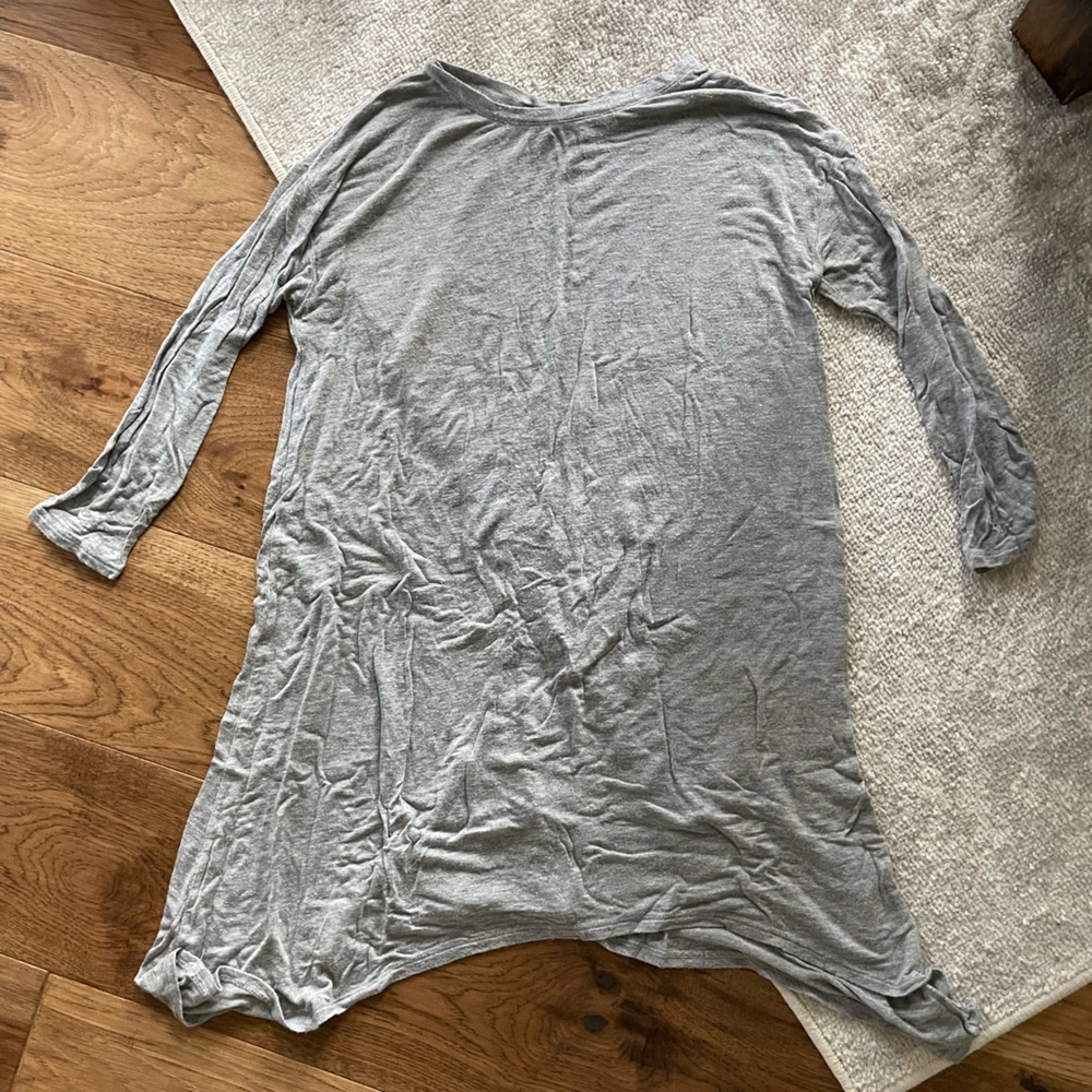 Grey loose flowing eyeshadow top.